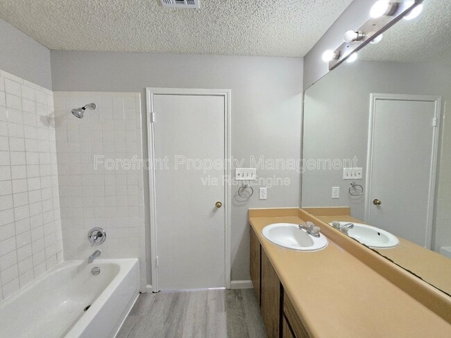 Building Photo - 5507 Roanwood