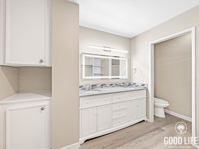 Building Photo - Stunning 3BD/2BA 2nd Floor Condo in Chula Vista W/ A/C, W/D, 2 Balconies, Community Pool & Spa!