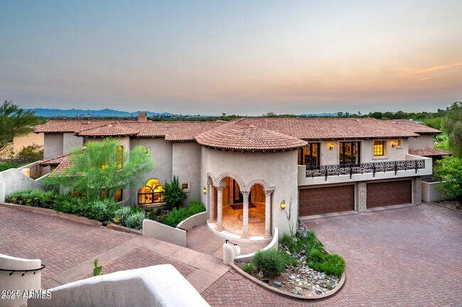 Building Photo - 6050 N Paradise View Dr