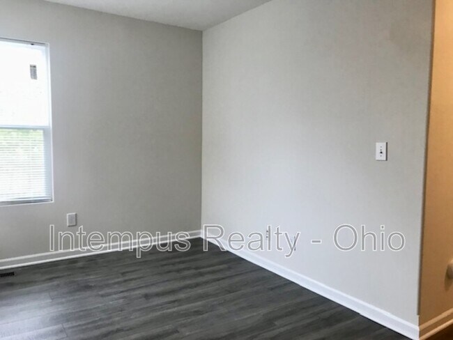 Building Photo - 2844 Hillstone St