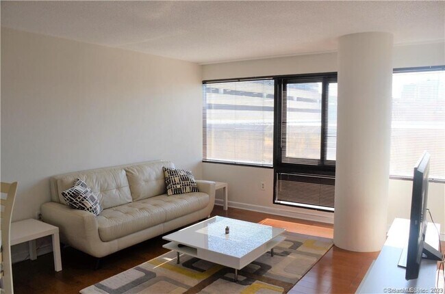 Building Photo - 127 Greyrock Pl