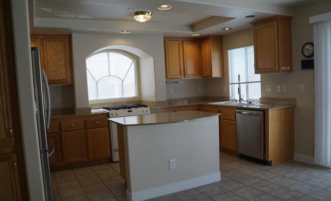 Building Photo - 6551 W Musette Ave