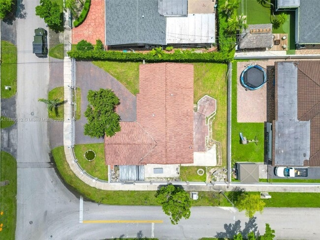 Building Photo - 4400 SW 89th Ave