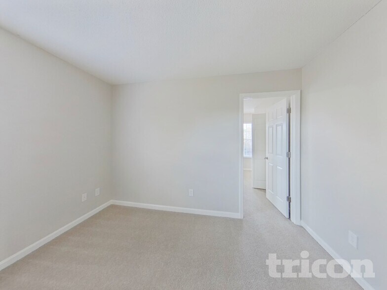 Building Photo - 1952 Lake Carolina Dr