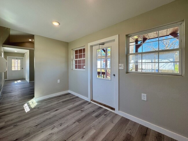 Building Photo - Studio Tiny home in West Batesville