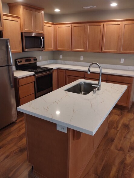 Building Photo - 176 N Township St