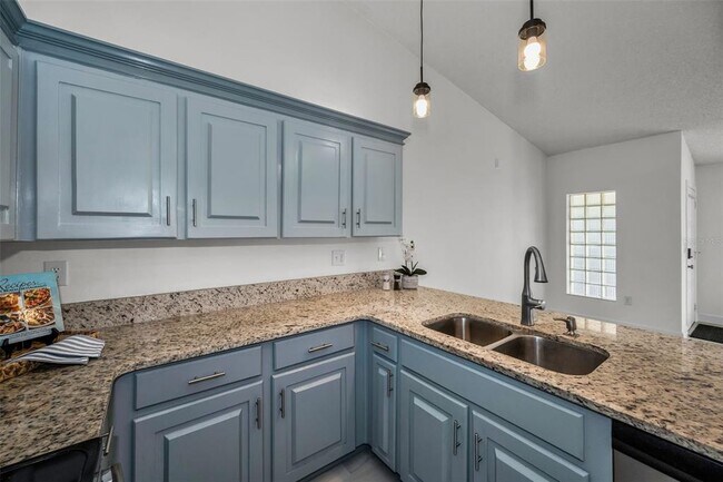 Building Photo - 3377 Crystal Ct E