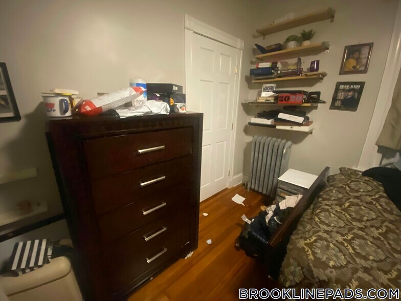 Building Photo - 19 Netherlands Rd