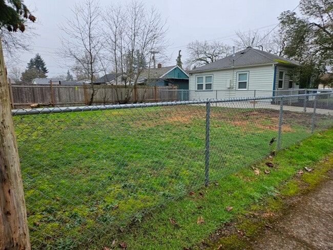 Building Photo - 2Bd/1Ba Single Story House - Available to View!