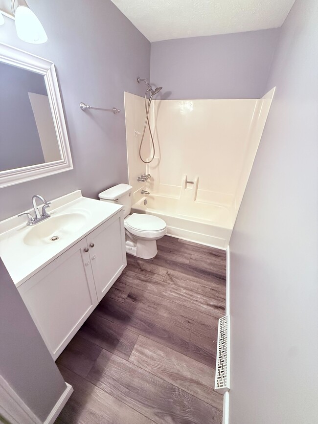 Building Photo - 6109 Richmond Ave