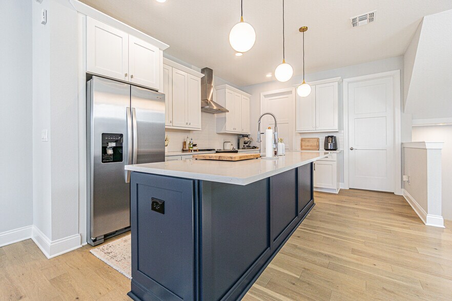 Building Photo - 4729 Legacy Park Dr