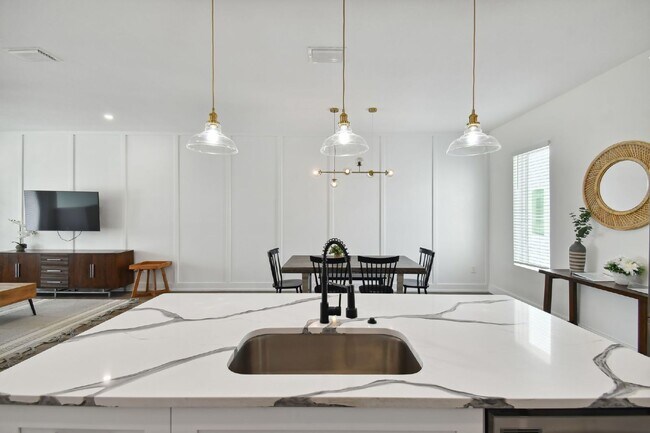 Building Photo - Luxurious 3 Bedroom Condo with Spacious Layout and Prime Location in Tampa, FL!