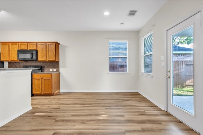 Building Photo - 415 Abbey Ln