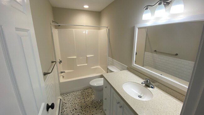 Building Photo - 312 Plaza Dr