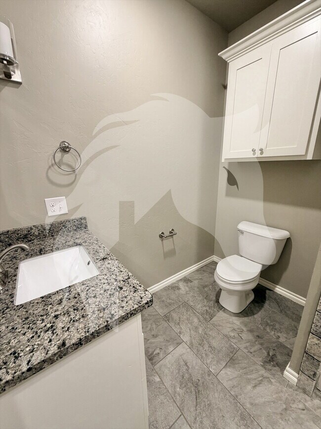 Building Photo - "Stunning 4-Bed Gem with Granite Touch & C...