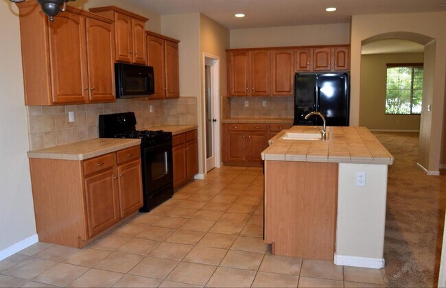 Building Photo - Beautiful Single-Story Home in a Desirable Lincoln Neighborhood!