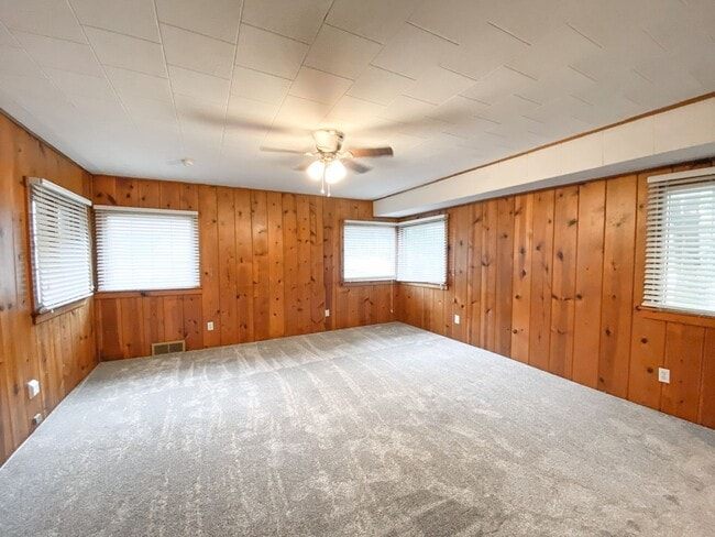 Building Photo - One Plus Bedroom House For Rent!