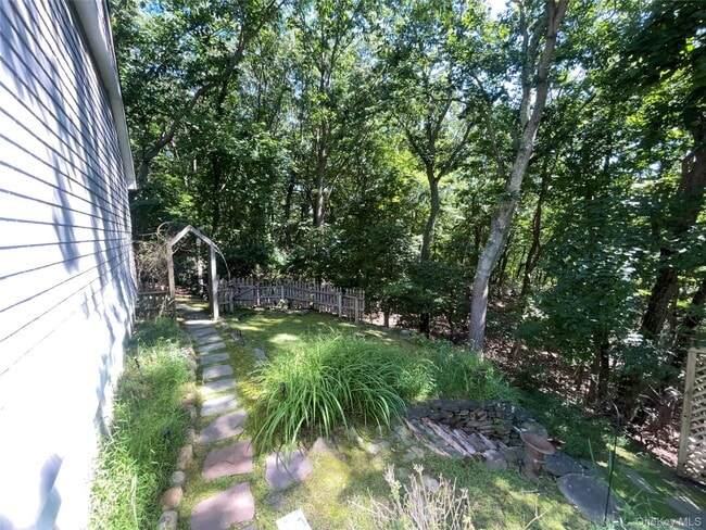 Building Photo - 106 Laurel Ln