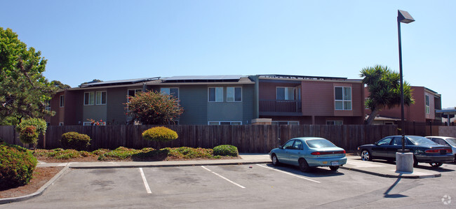 Primary Photo - Crescent Park Apartments