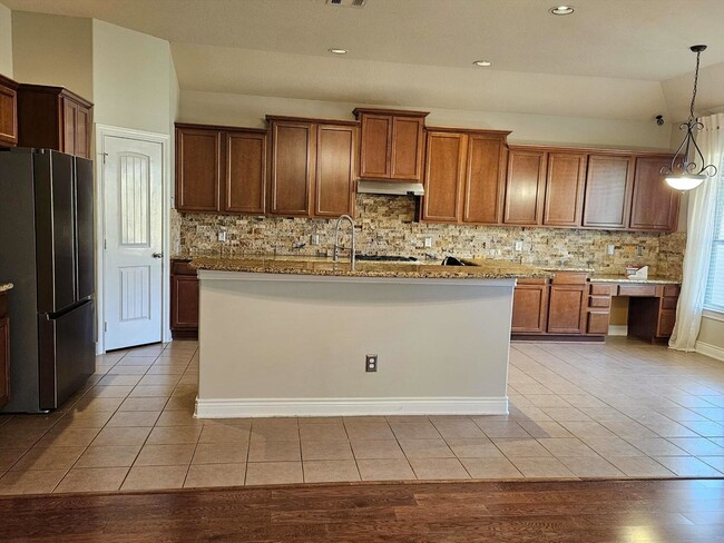 Building Photo - 5031 Gulf Stream Ln