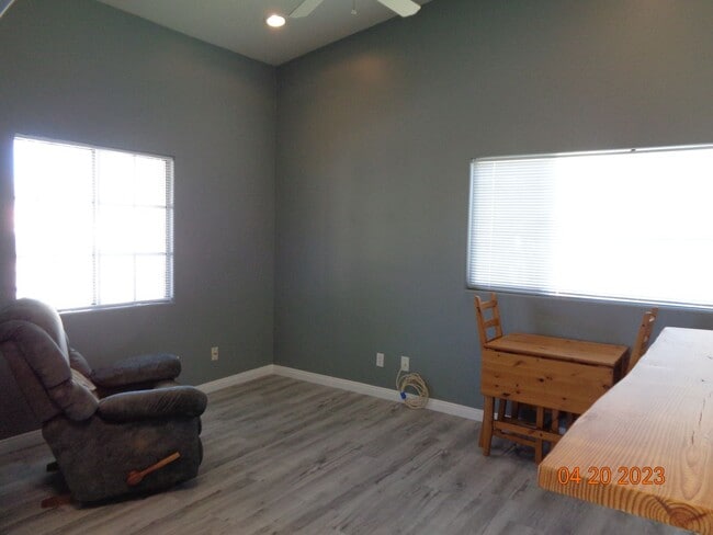 Building Photo - Remodeled Guest House in Quartz Hill All Utilities Included