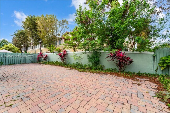 Building Photo - 200 SW 87th Path