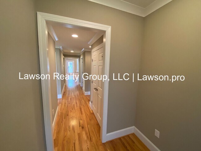 Building Photo - Craftsman Style One Level Living in Southw...