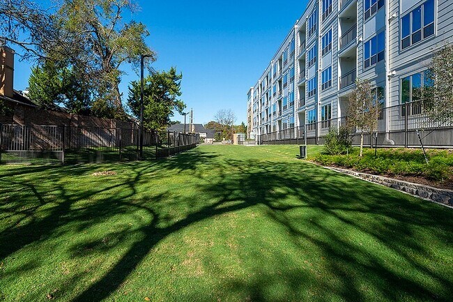 Building Photo - 15635 Memorial Dr