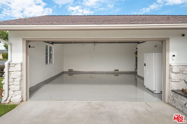 Building Photo - 14592 Belmar Cir