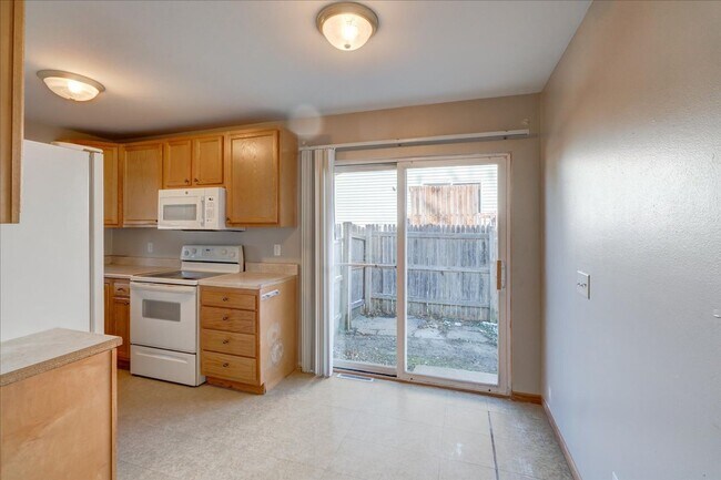 Building Photo - 1309-1311 Prairie Rd