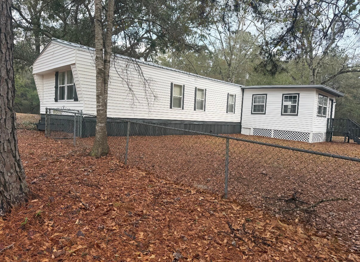 Building Photo - 3083 Lake Sue Dr