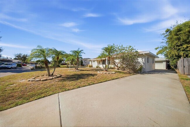 Building Photo - 11373 62nd Ave N