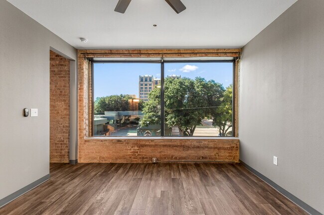 Building Photo - 901 9th St