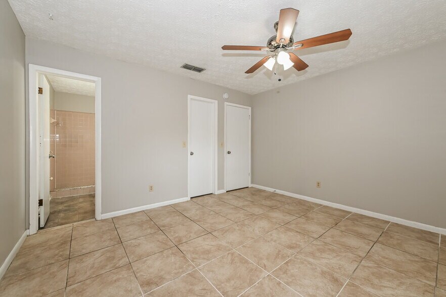 Building Photo - 7279 Sharbeth Dr S