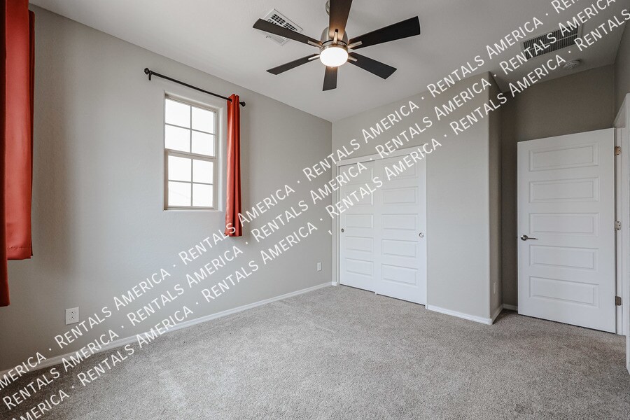 Building Photo - 1701 E Dogwood Ln