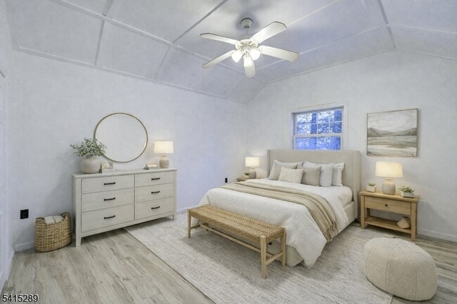 Building Photo - 240 Acabonack Rd