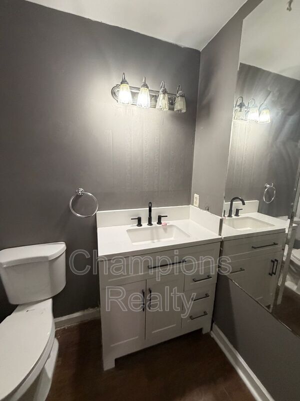 Building Photo - 11 Clausen Dr