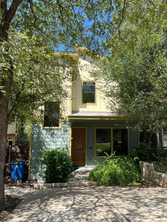 Building Photo - Modern Townhouse Near Mueller