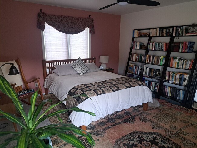 Building Photo - Charming 4-Bedroom, 2-Bath Home with Priva...