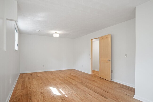 Building Photo - 1602 Westover Dr