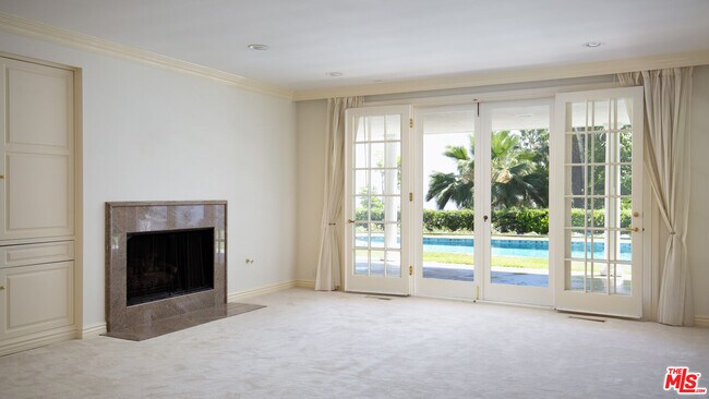 Building Photo - 1201 Loma Vista Dr