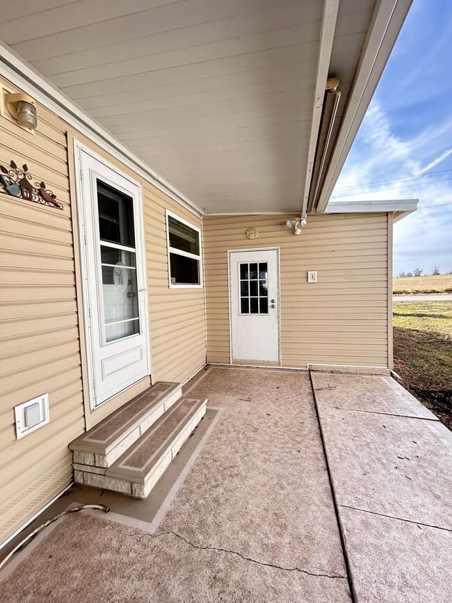 Building Photo - 38816 Bronco Dr