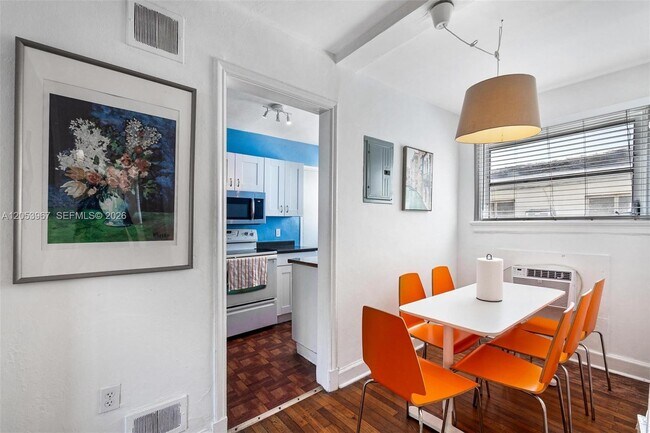Building Photo - 39 Sidonia Ave