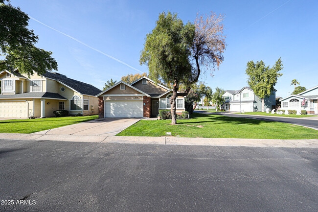 Building Photo - 214 S Rush Cir E