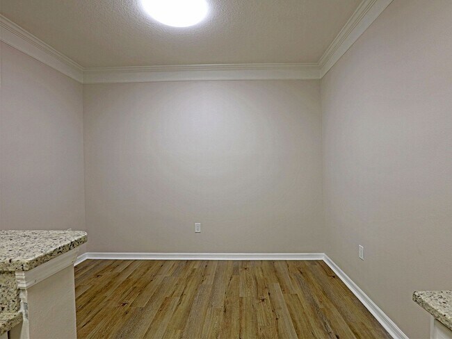 Building Photo - Royal Greens 11480-102