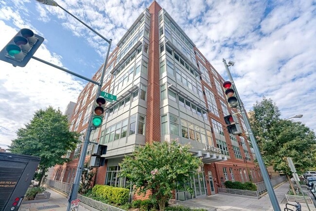 Building Photo - 1300 N St NW