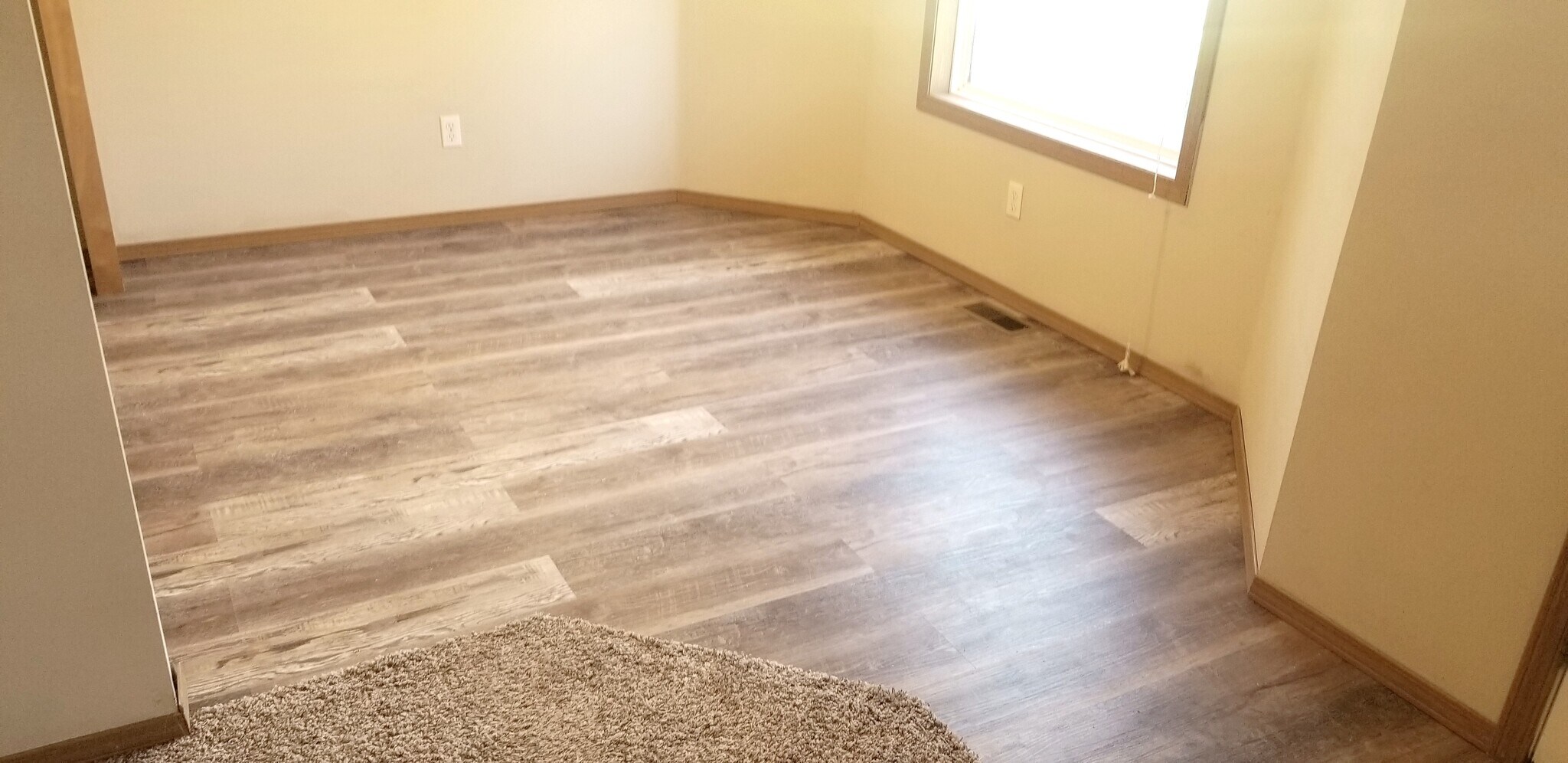 Building Photo - 813 N Pinewood Ave