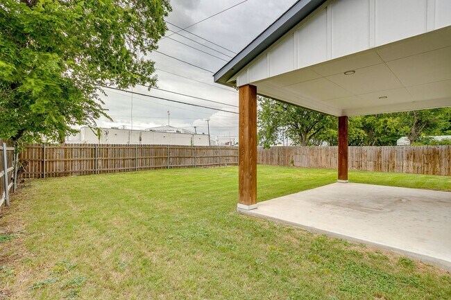 Building Photo - 3817 Winfield Ave