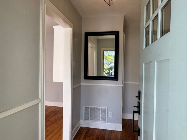 Building Photo - 823 W. Fifth Street