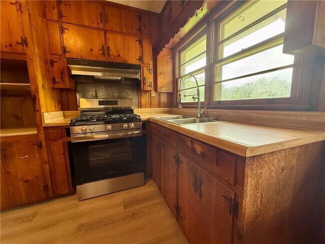 Building Photo - 5520 Helen Dr